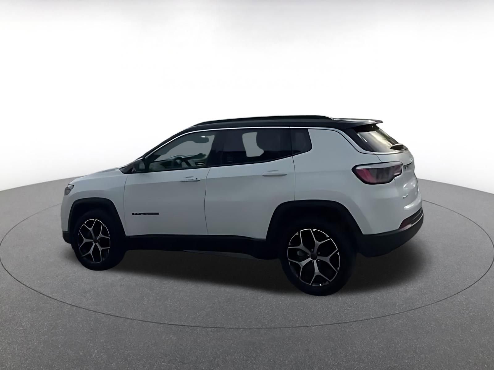 Used 2025 Jeep Compass Limited image 16