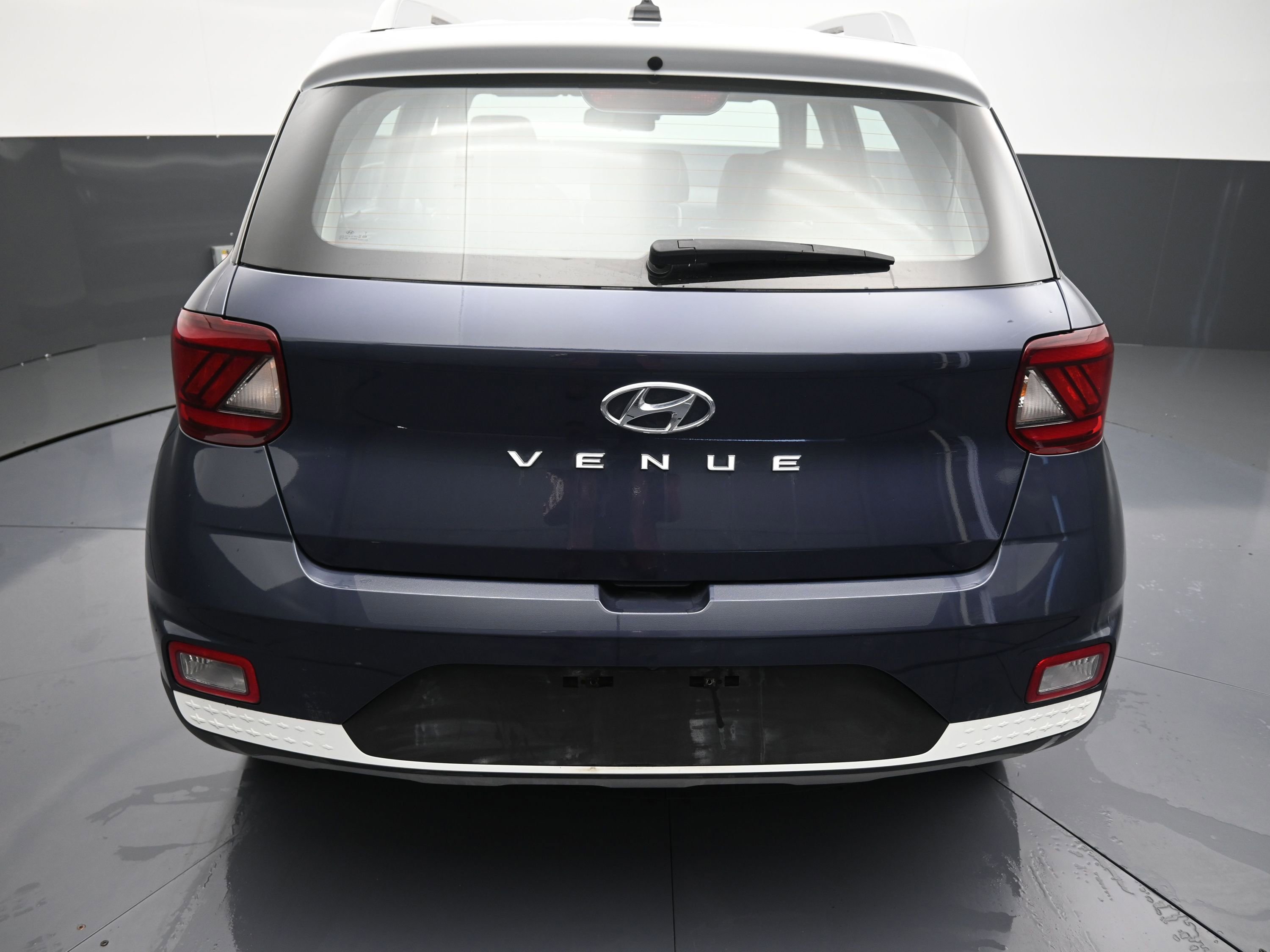 Used 2023 Hyundai Venue Limited w/ Cargo Package image 11