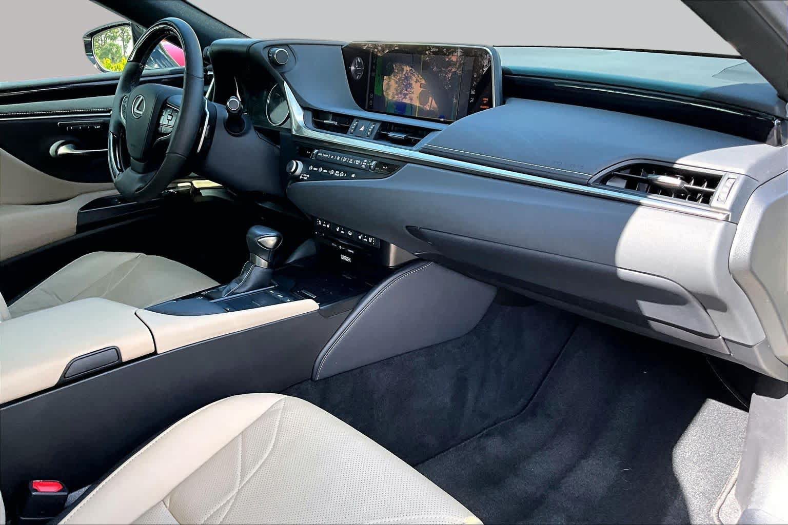 Used 2021 Lexus ES 300h Ultra Luxury w/ Accessory Package 2 FWD image 19