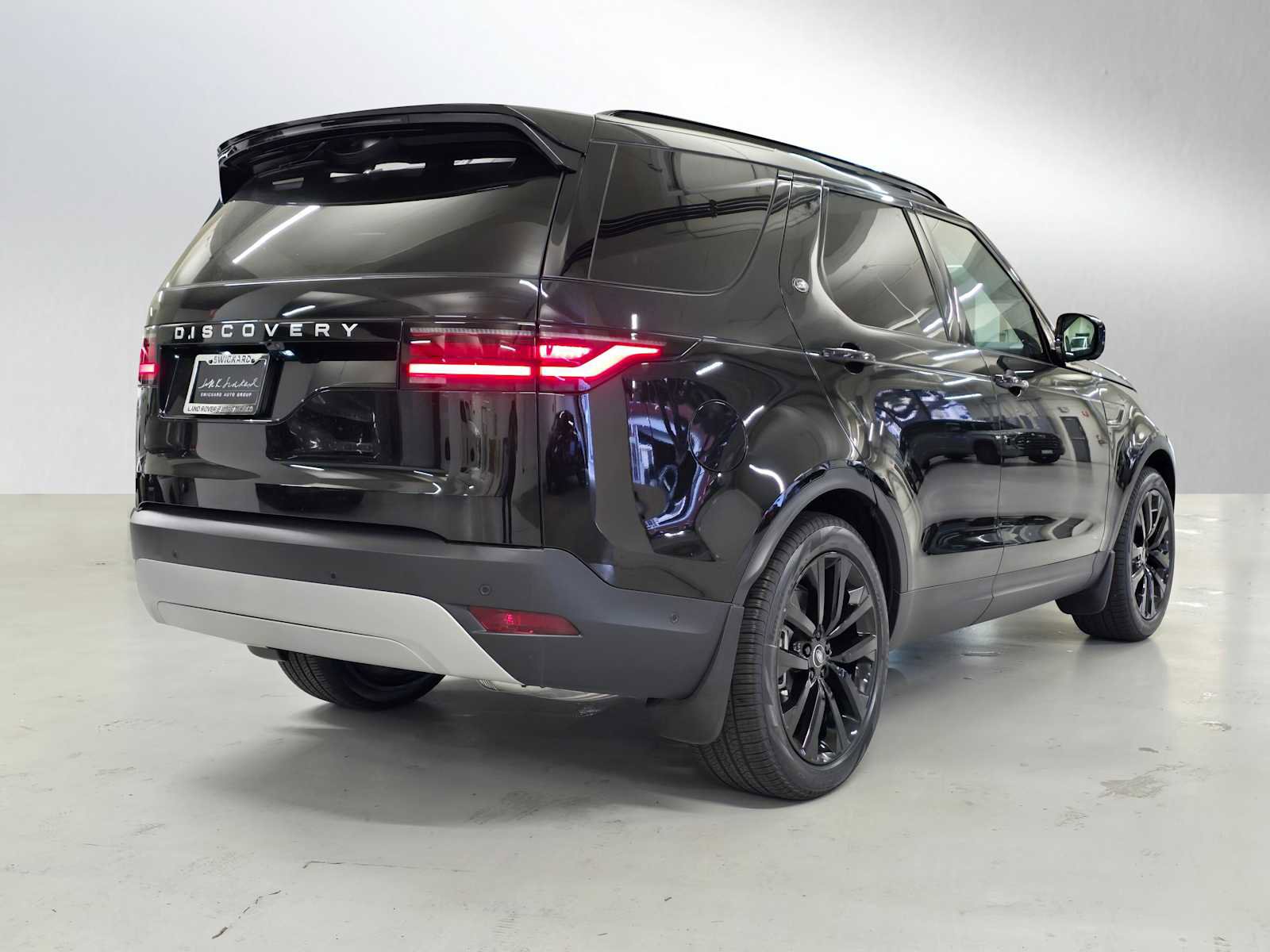 New 2026 Land Rover Discovery S image 5