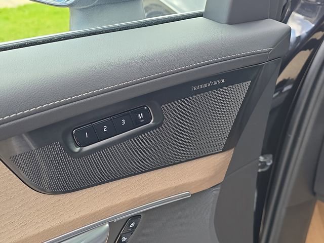 New 2026 Volvo XC90 B6 Plus w/ Protection Package Premier image 23