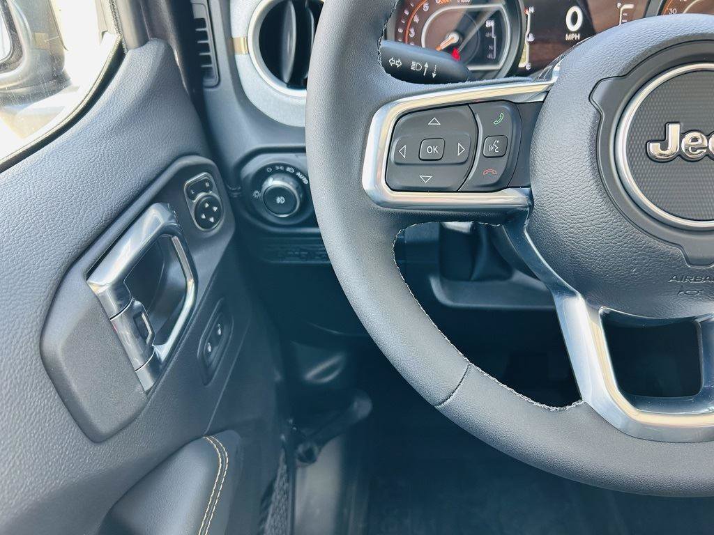 New 2025 Jeep Wrangler Unlimited Sahara AWD/4WD image 14