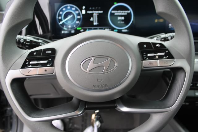 Used 2024 Hyundai Elantra Blue FWD image 16