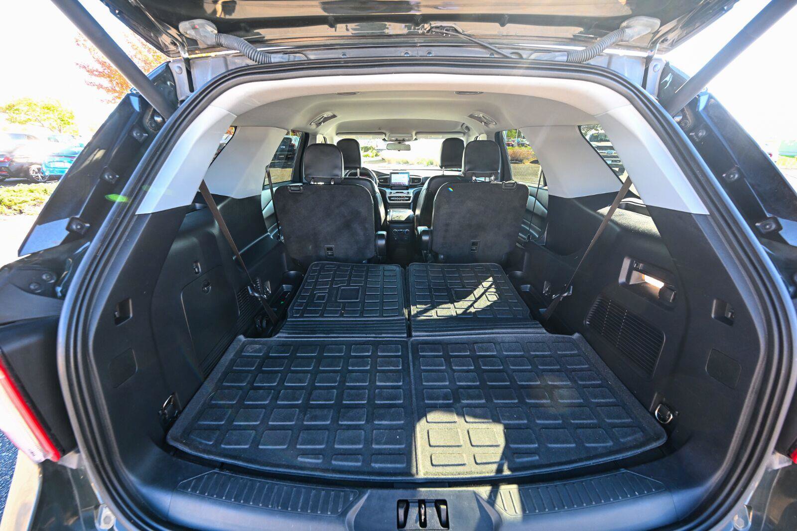Certified 2022 Ford Explorer XLT w/ Equipment Group 202A AWD/4WD image 16
