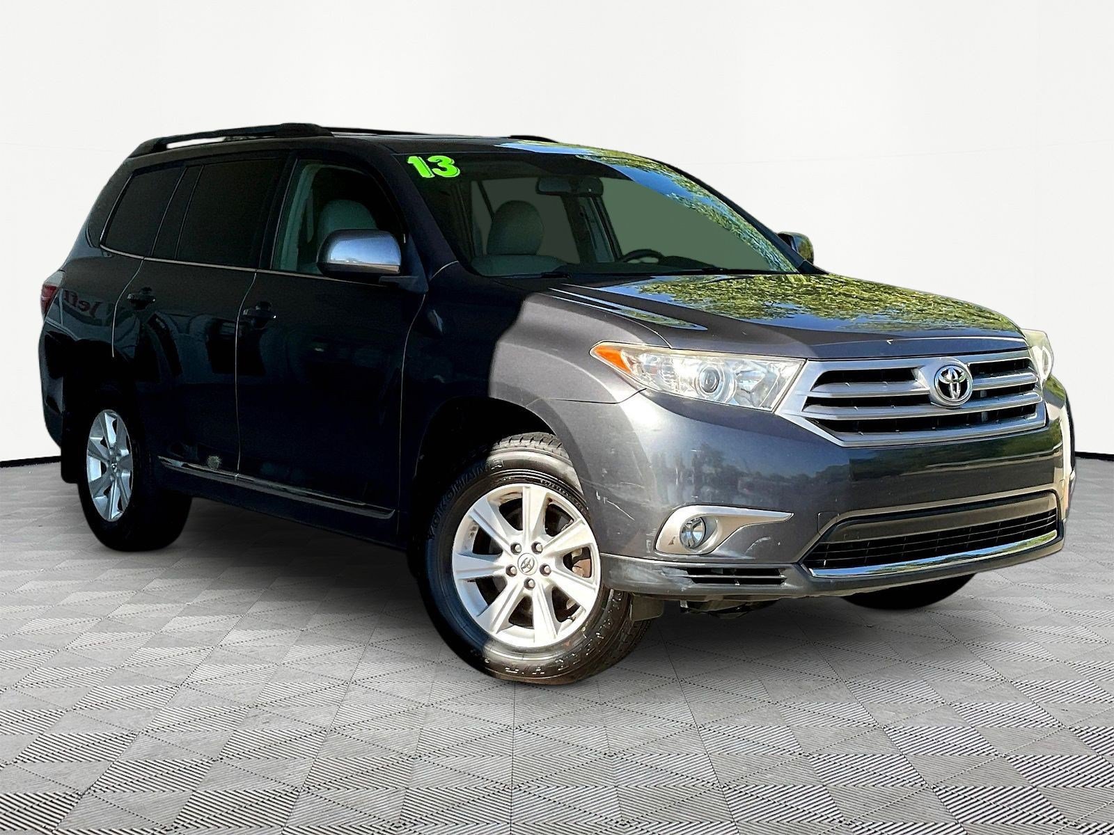 Used 2013 Toyota Highlander SE AWD/4WD image 3