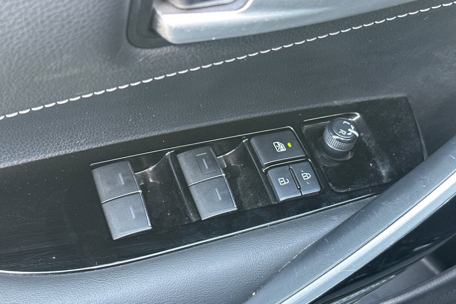 Used 2023 Toyota Corolla XSE FWD image 12