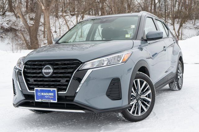 Used 2023 Nissan Kicks SV image 1