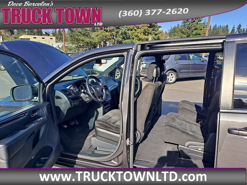 Used 2016 Dodge Grand Caravan SE image 12