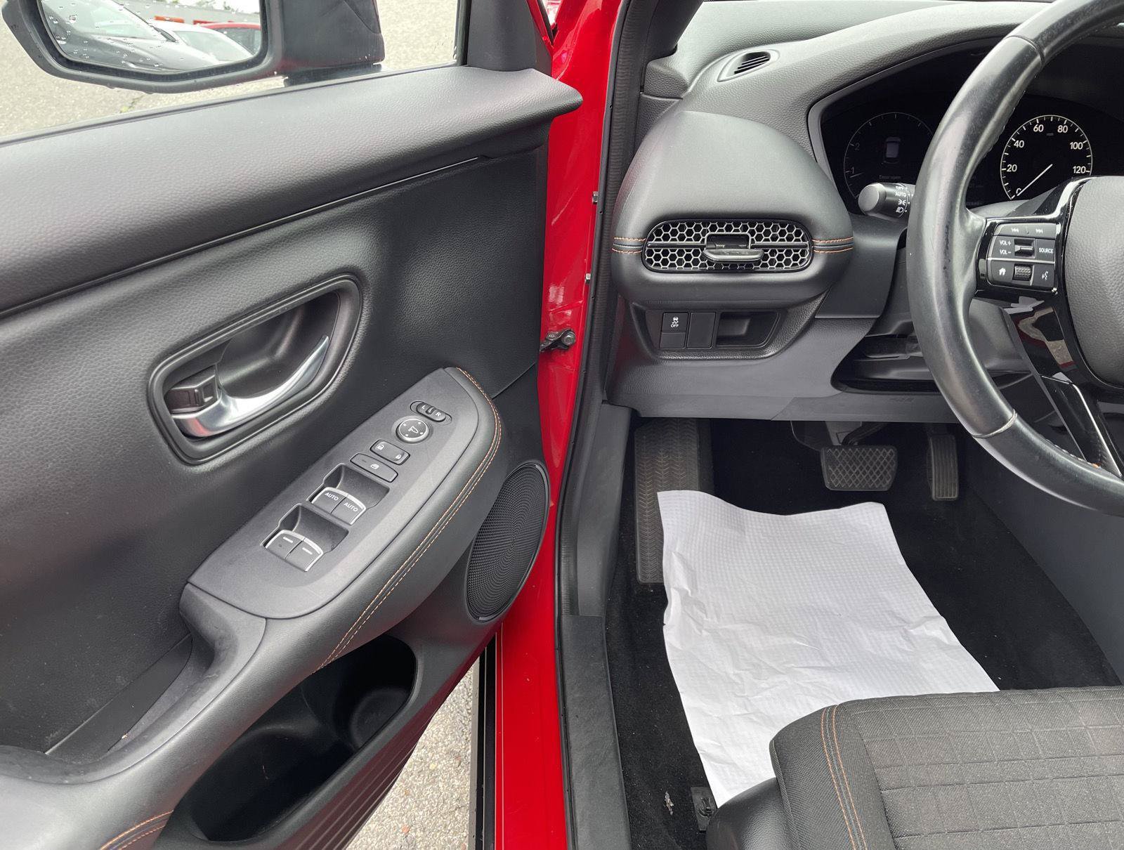 Used 2023 Honda HR-V Sport image 2