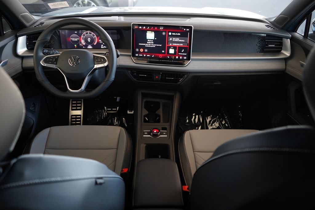 New 2026 Volkswagen Tiguan SE R-Line FWD image 8