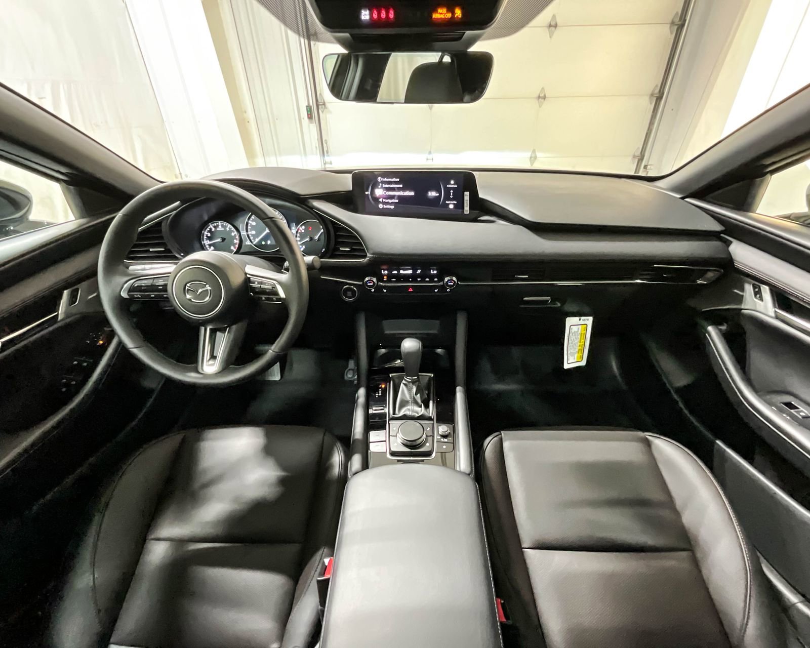 New 2025 MAZDA MAZDA3 Hatchback w/Premium Plus Pkg image 12