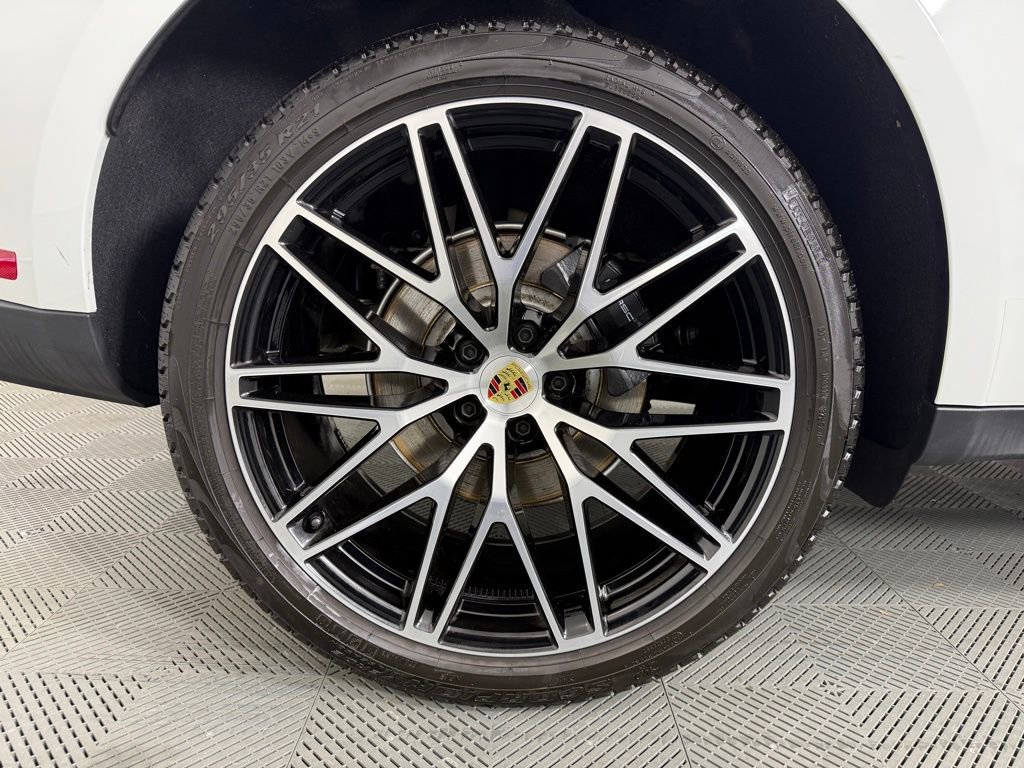 Certified 2026 Porsche Macan Turbo image 13