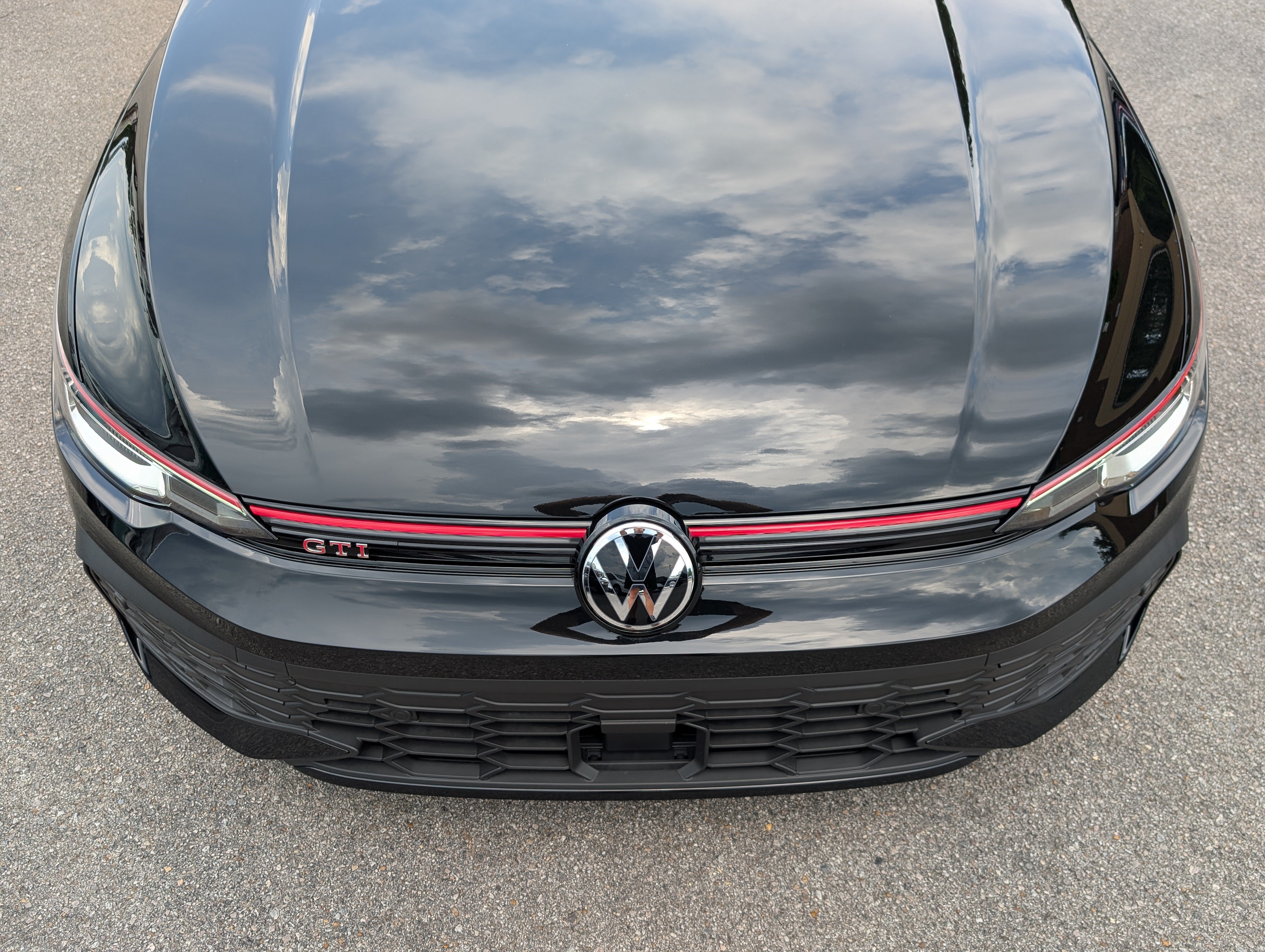 Used 2026 Volkswagen GTI SE FWD image 12