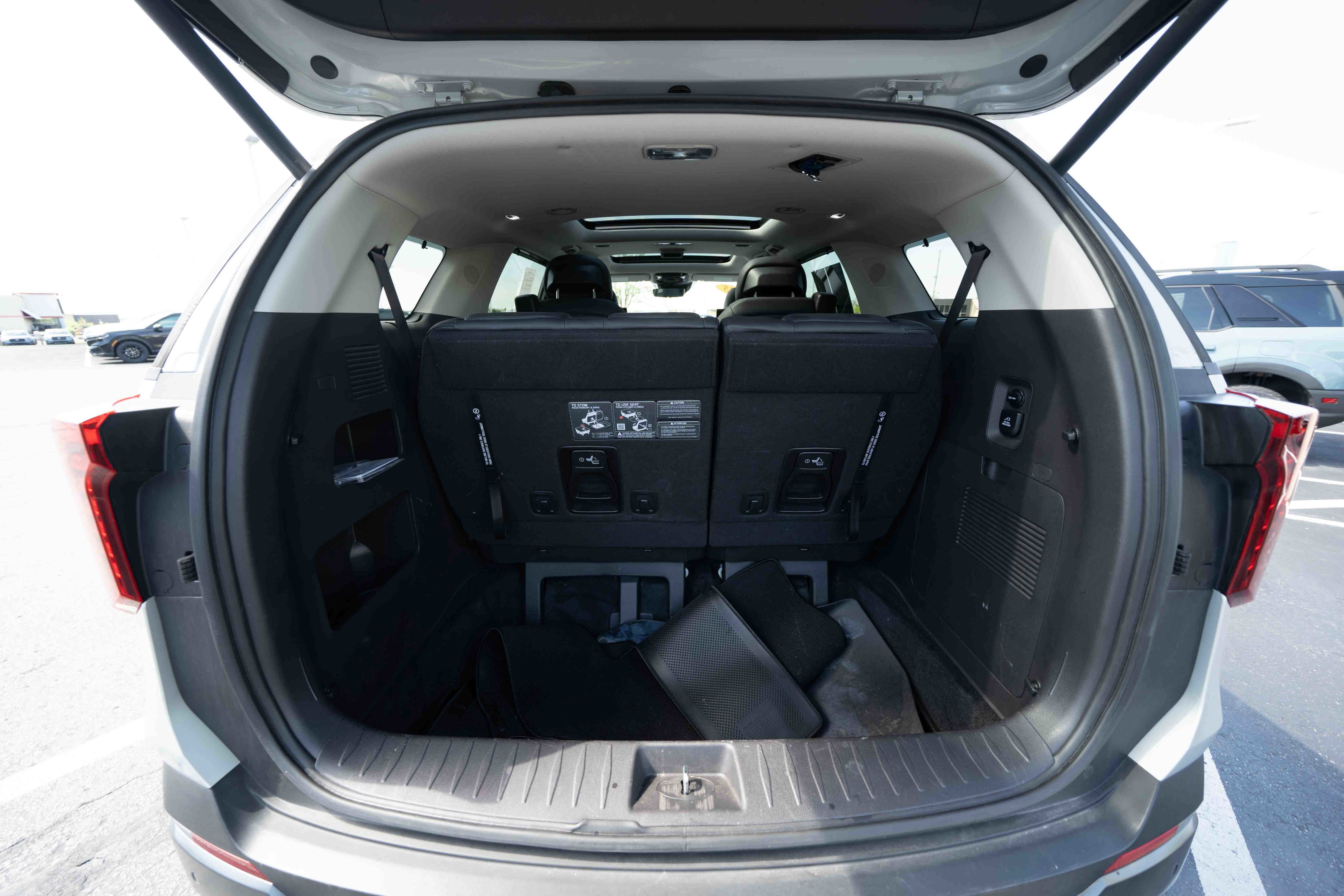 Used 2025 Kia Carnival SX Prestige FWD image 28
