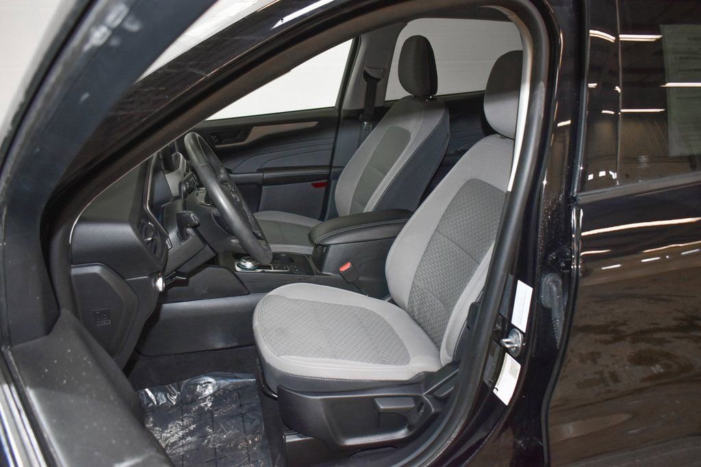 Used 2022 Ford Escape SE w/ SE Sport Appearance Package image 19