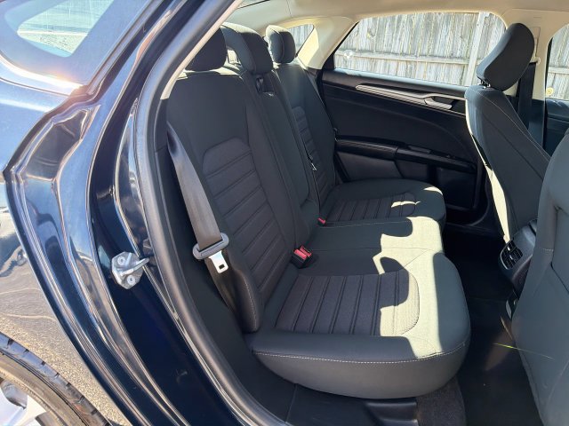 Used 2020 Ford Fusion SE FWD image 28