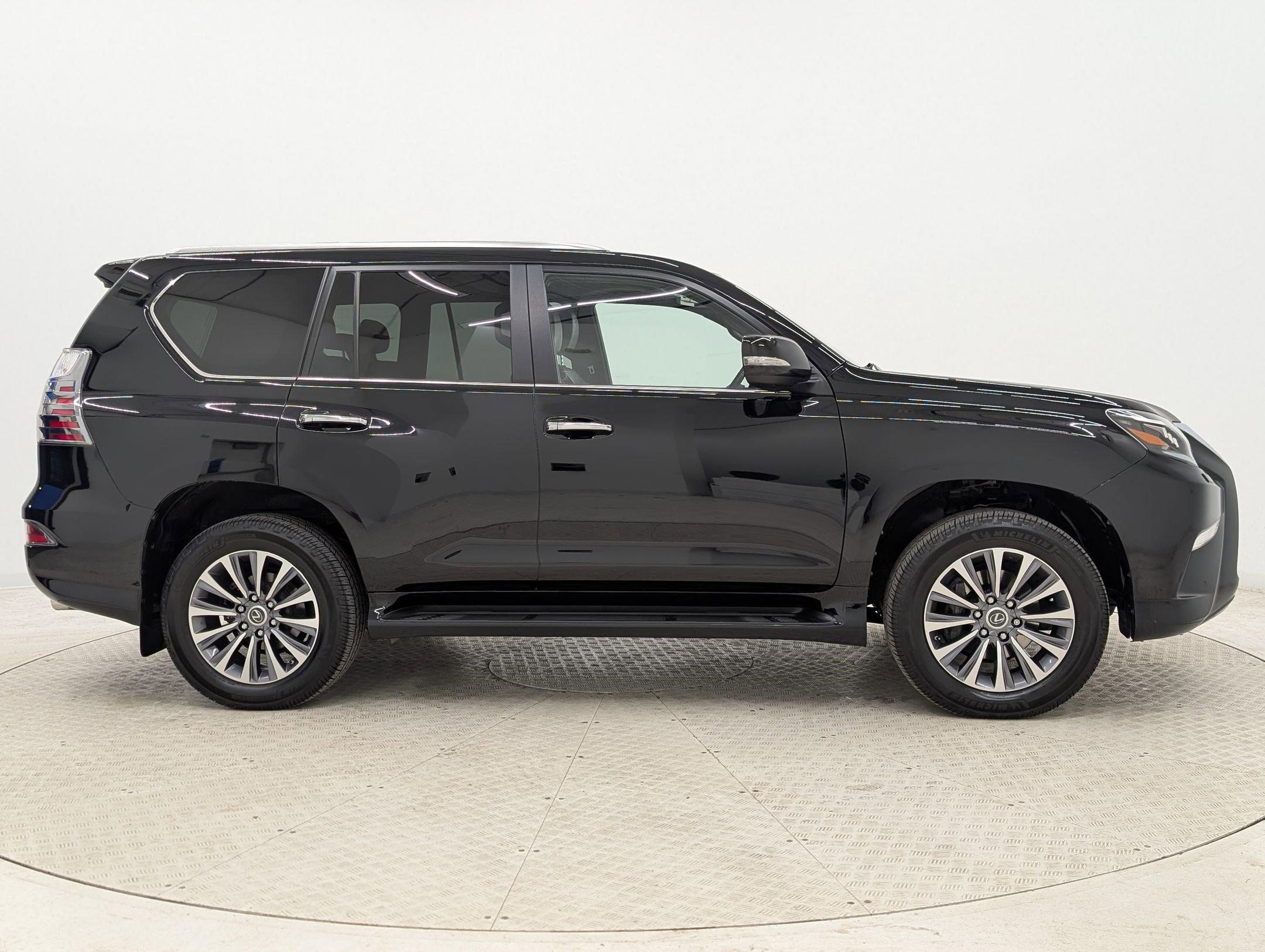Used 2022 Lexus GX 460 Luxury w/ Accessory Package image 8