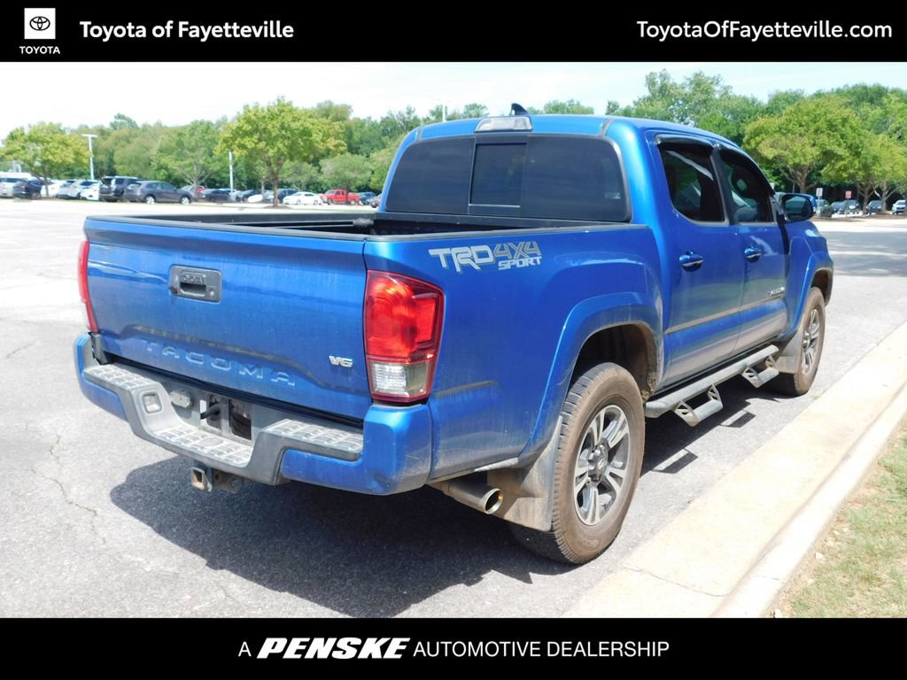 Used 2017 Toyota Tacoma TRD Sport w/ Tow Package (A/T) AWD/4WD image 4