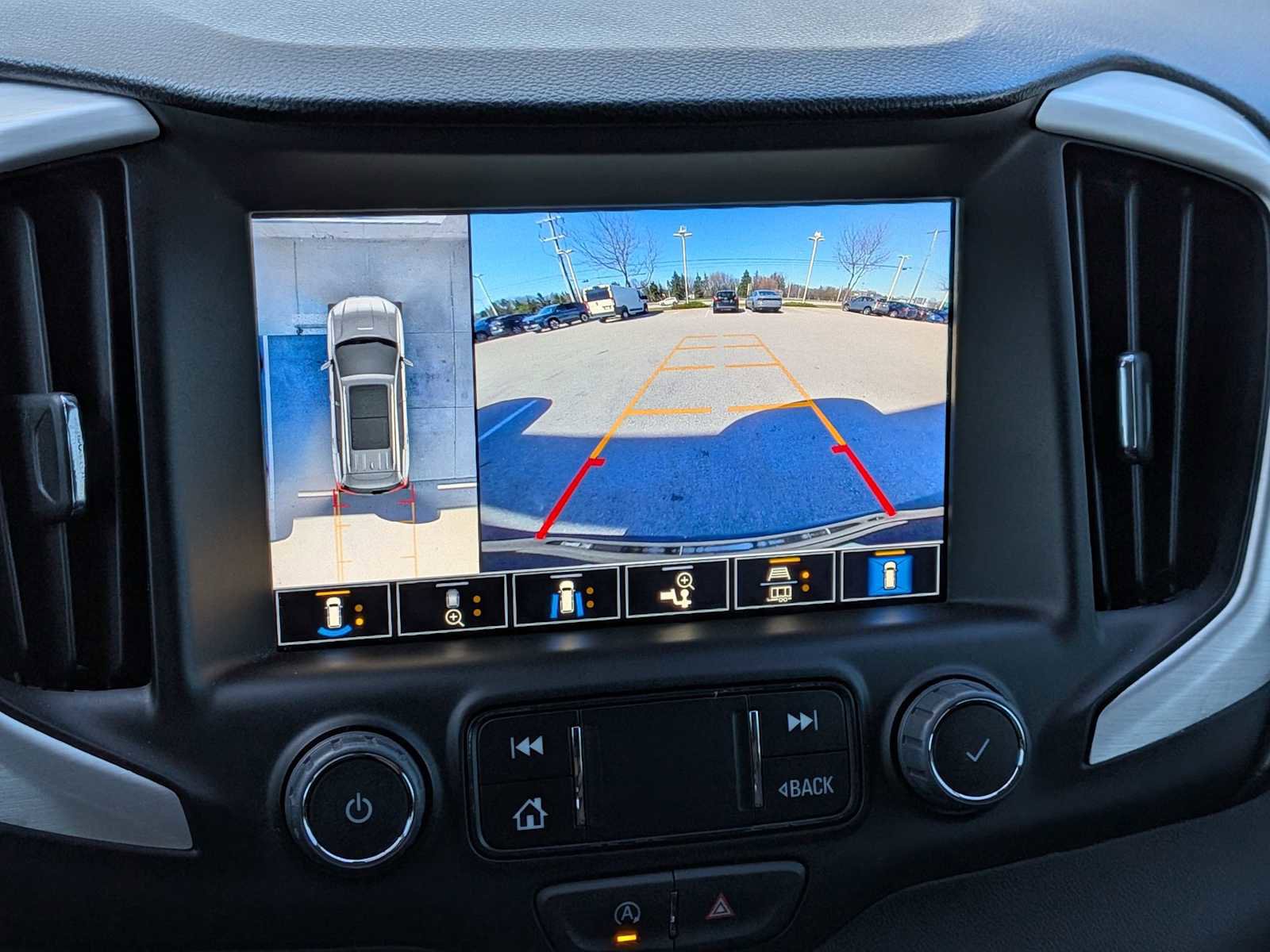 Used 2024 GMC Terrain SLT w/ Infotainment Package II image 31