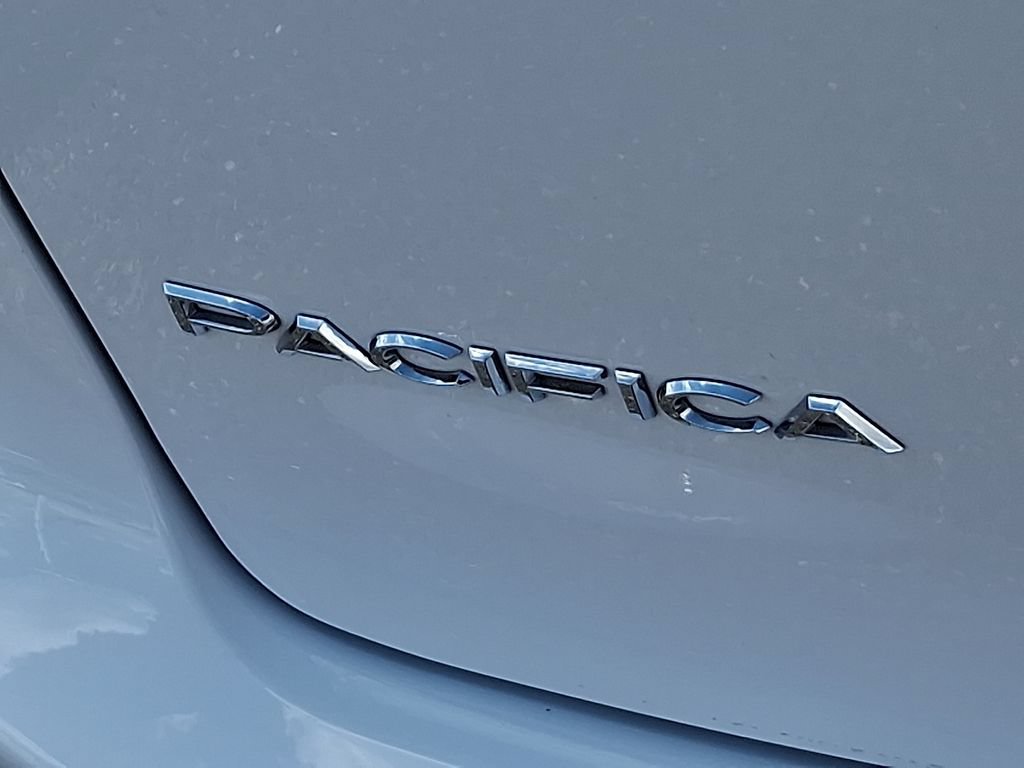 Used 2026 Chrysler Pacifica Limited FWD image 35