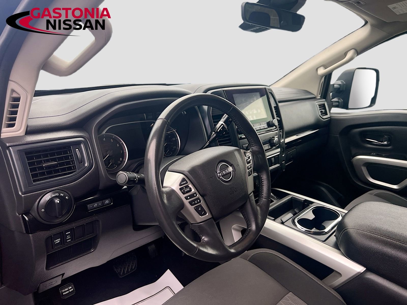 Used 2024 Nissan Titan SV w/ SV Convenience Package image 11