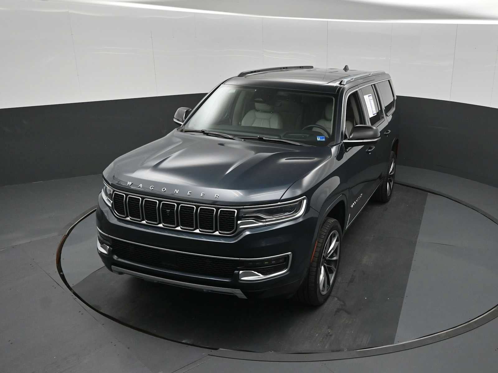Used 2023 Jeep Wagoneer L Series III w/ Premium Group I AWD/4WD image 11