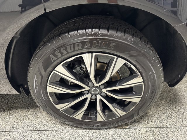 Used 2023 Volvo XC60 B5 Plus AWD/4WD image 17