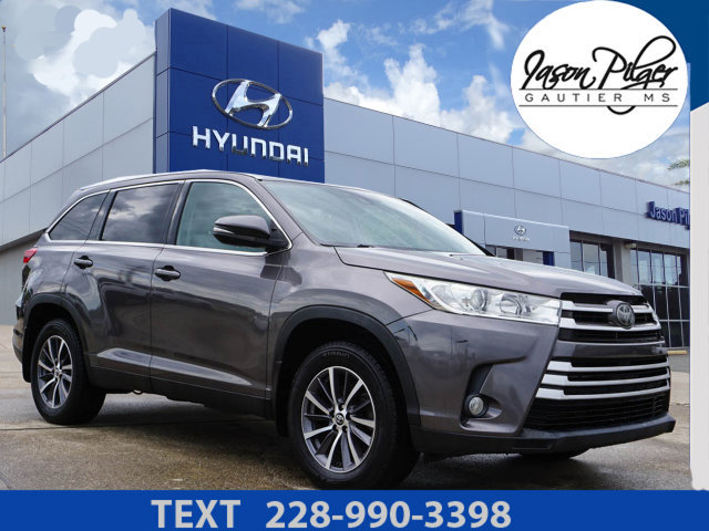 Used 2019 Toyota Highlander XLE FWD image 1