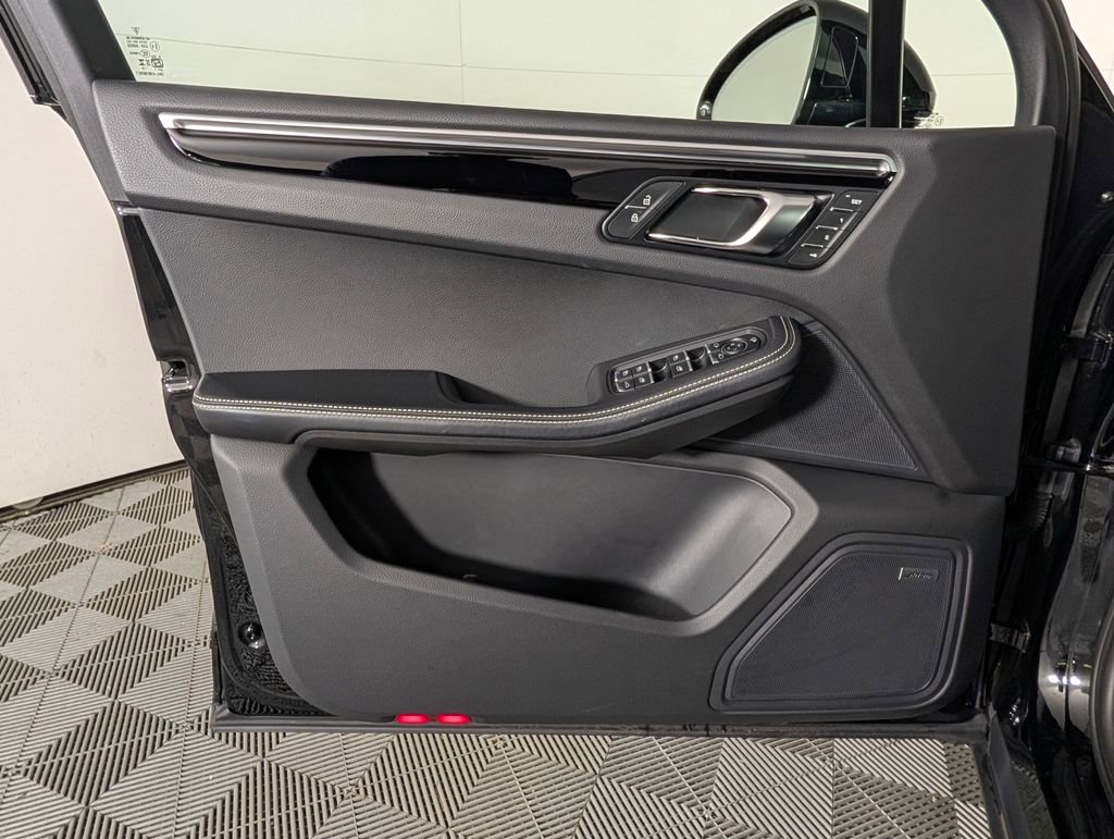 Certified 2023 Porsche Macan S image 25