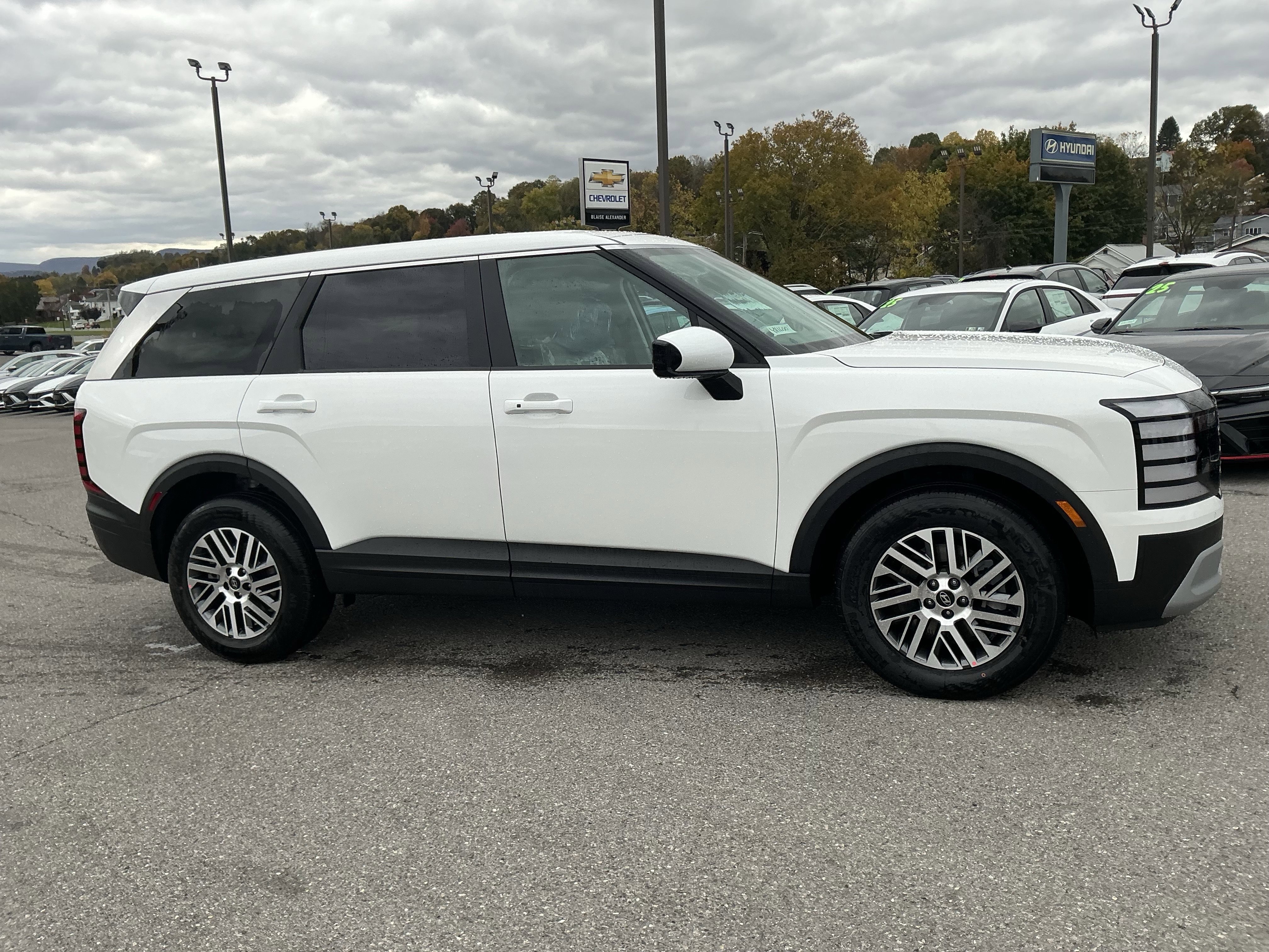 New 2026 Hyundai Palisade SE image 2