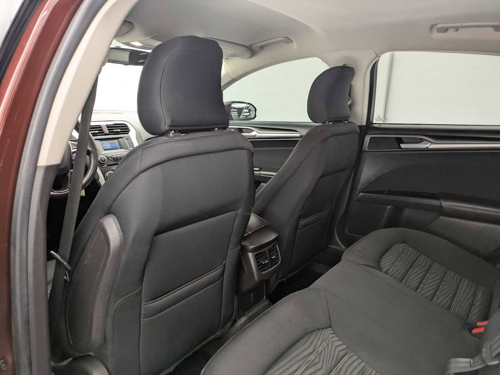 Used 2016 Ford Fusion SE image 19