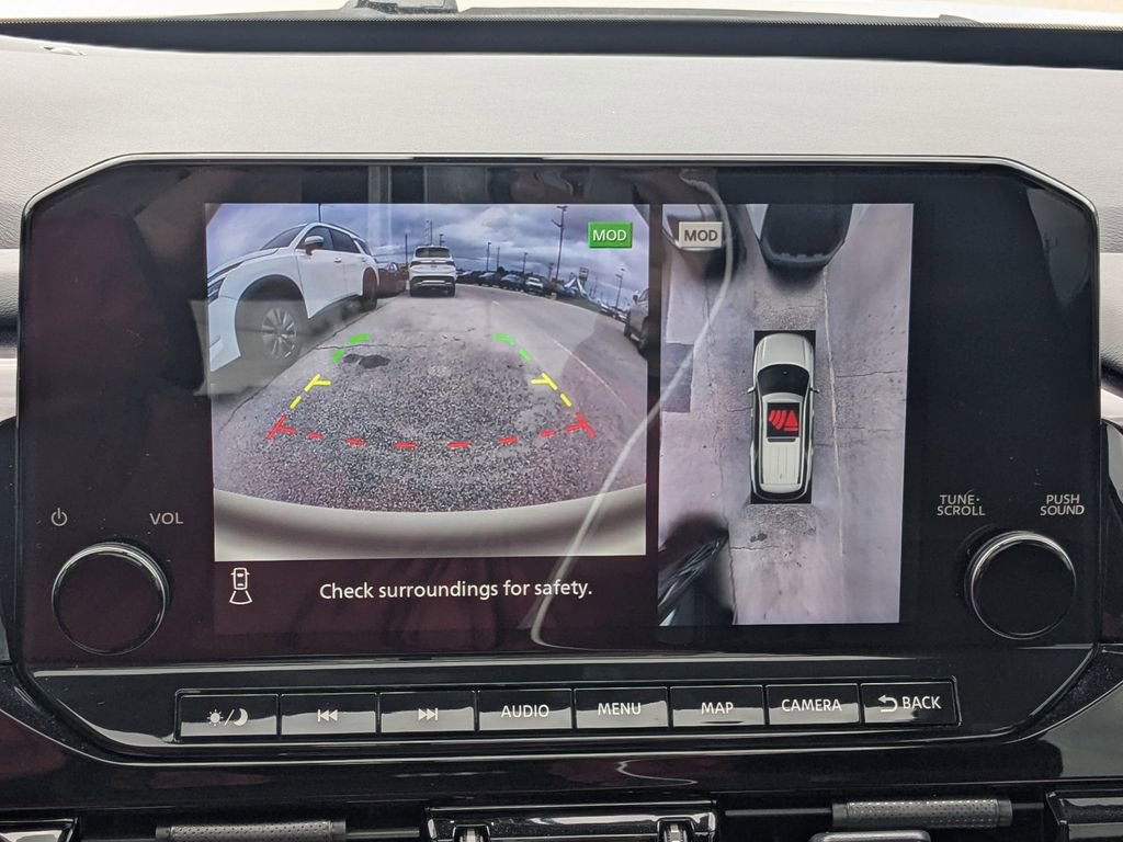 Used 2024 Nissan Pathfinder Platinum w/ Cargo Package image 32