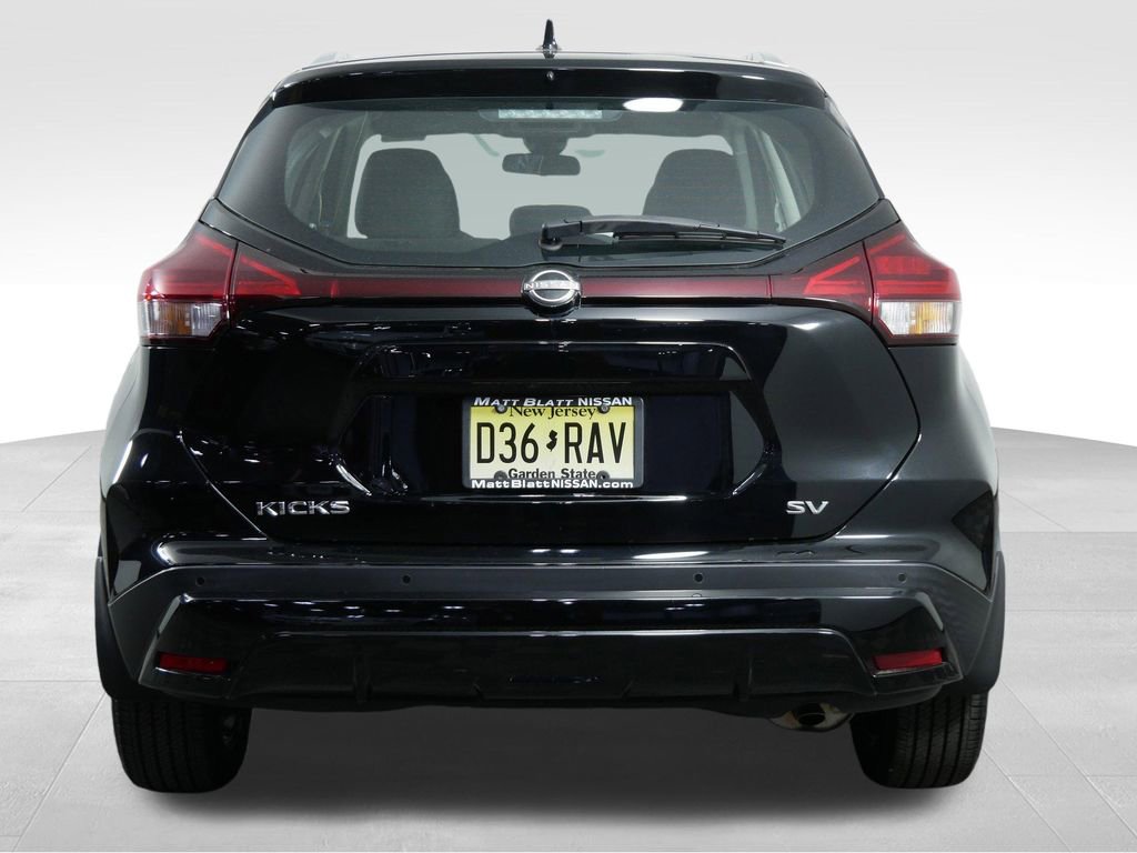 Used 2022 Nissan Kicks SV image 9