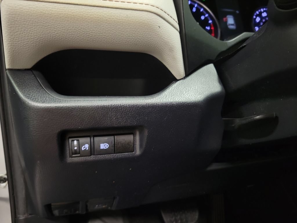Used 2020 Toyota RAV4 XLE FWD image 25