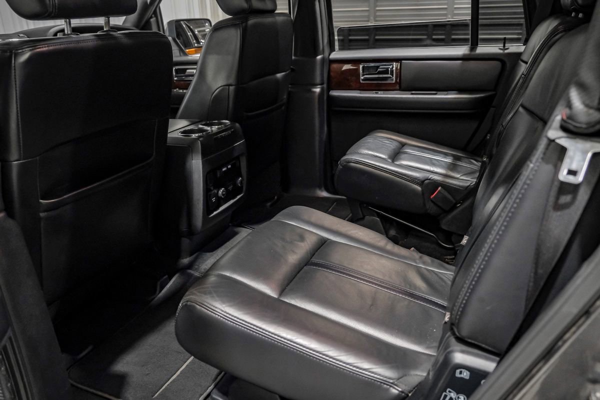 Used 2016 Lincoln Navigator Select image 24