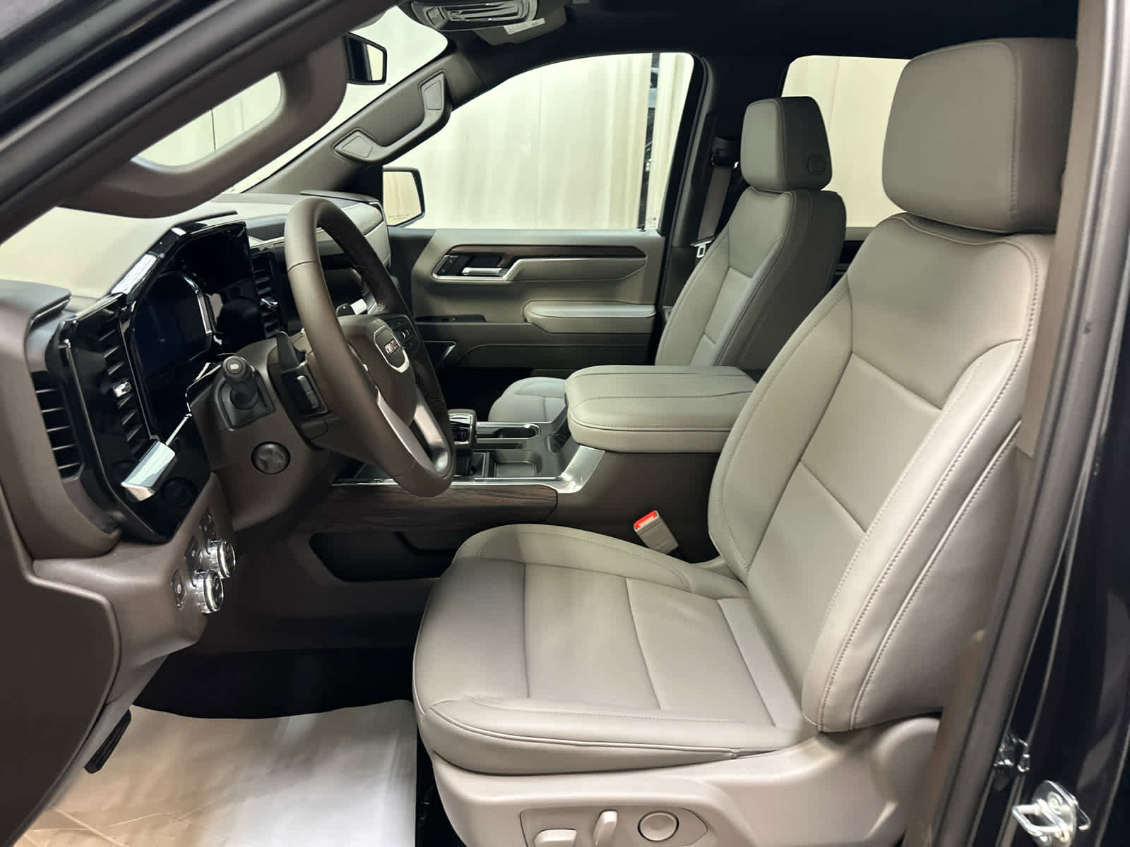 New 2026 GMC Sierra 1500 SLT w/ SLT Convenience Package image 4