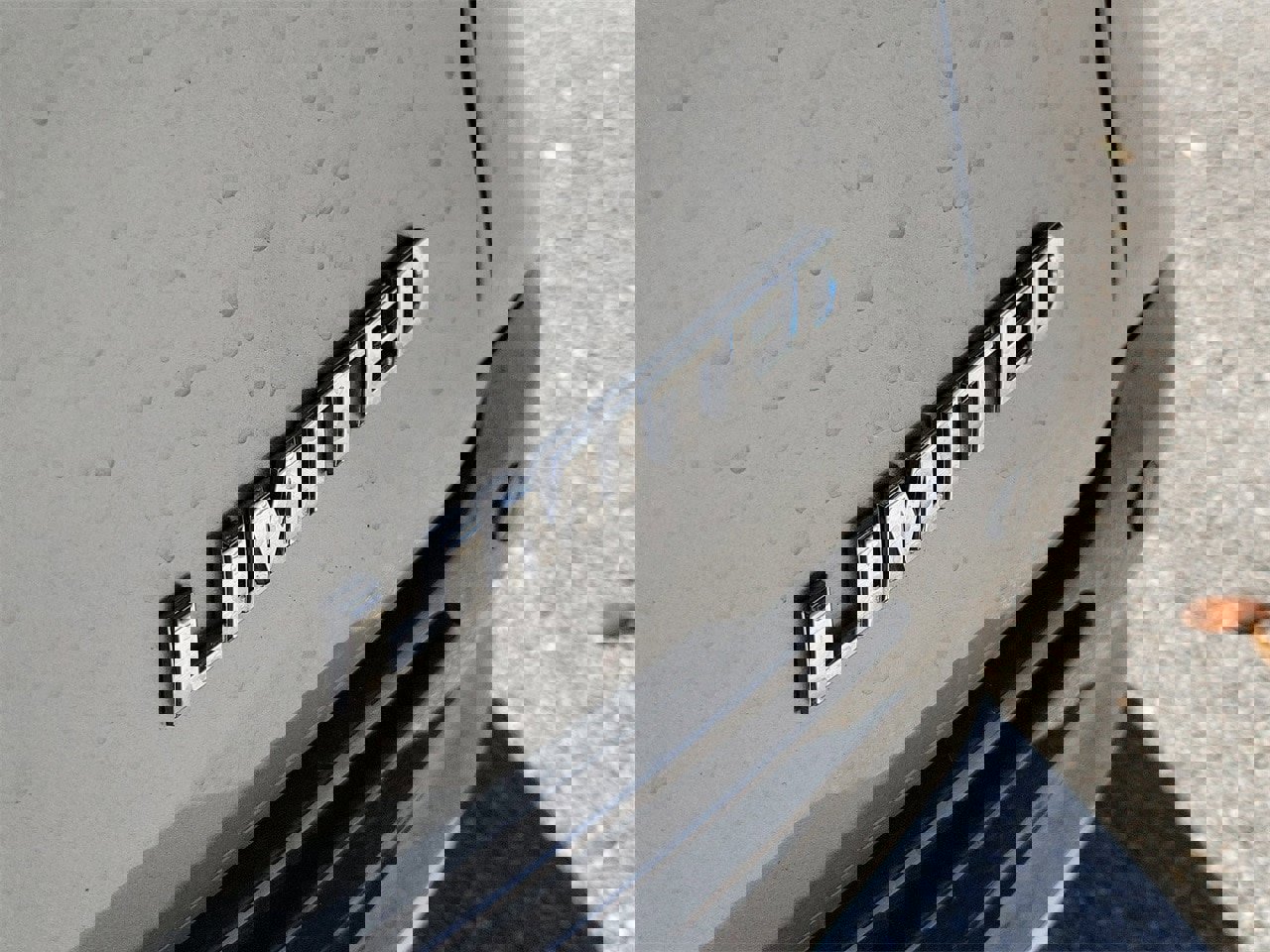 Used 2025 Toyota Sienna Limited image 8