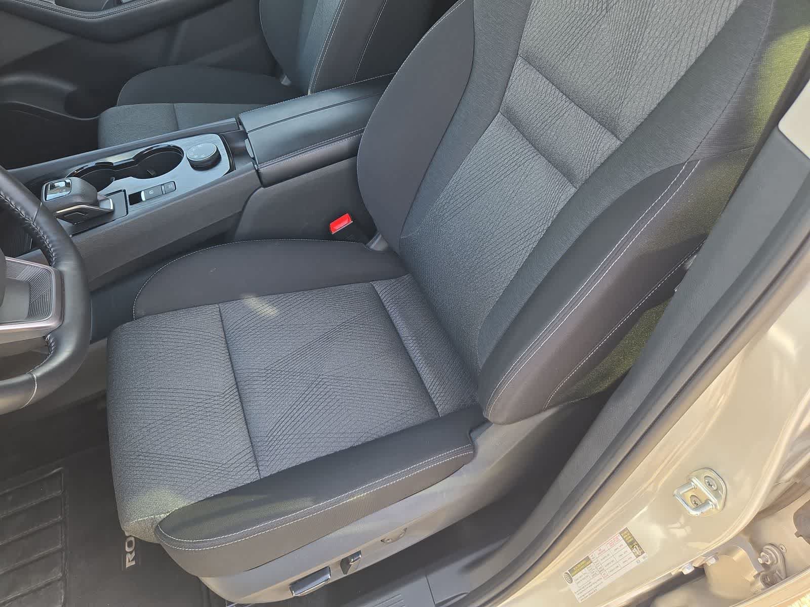 Used 2025 Nissan Rogue SV AWD/4WD image 16
