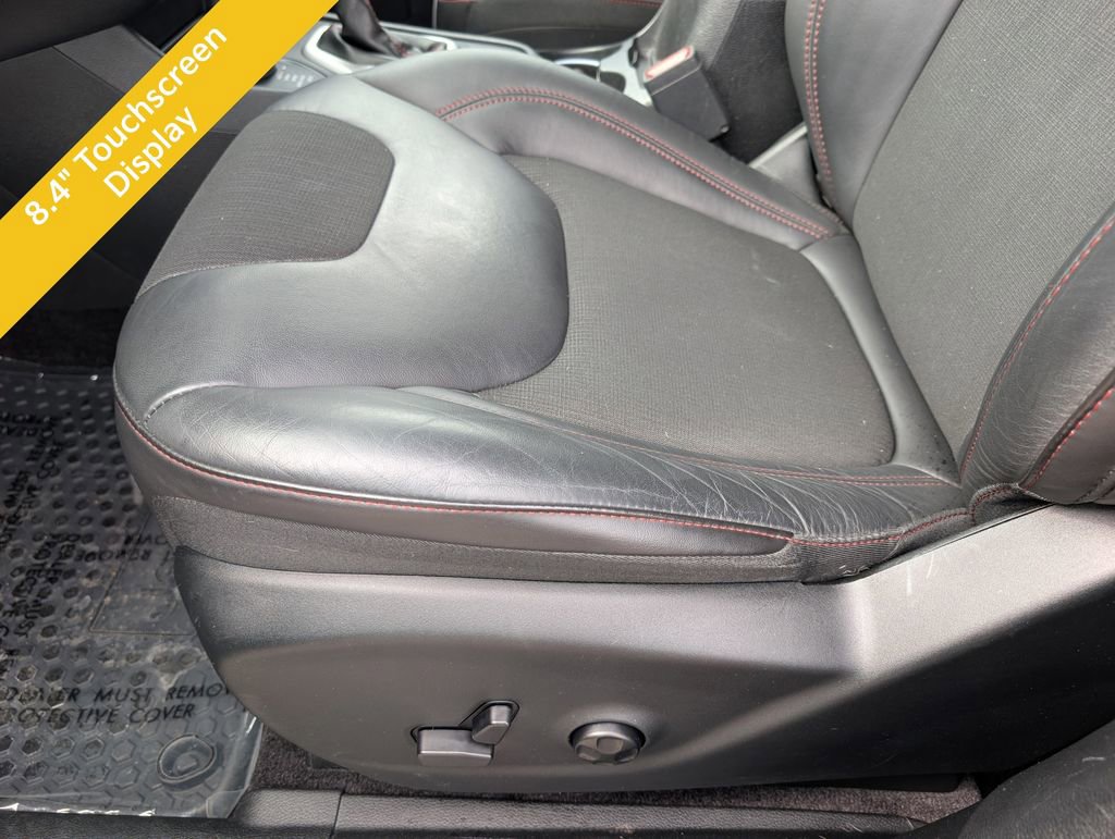 Used 2018 Jeep Cherokee Trailhawk w/ Cold Weather Group AWD/4WD image 15