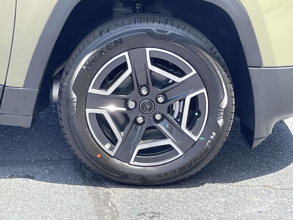 New 2026 Jeep Cherokee Laredo AWD/4WD image 9