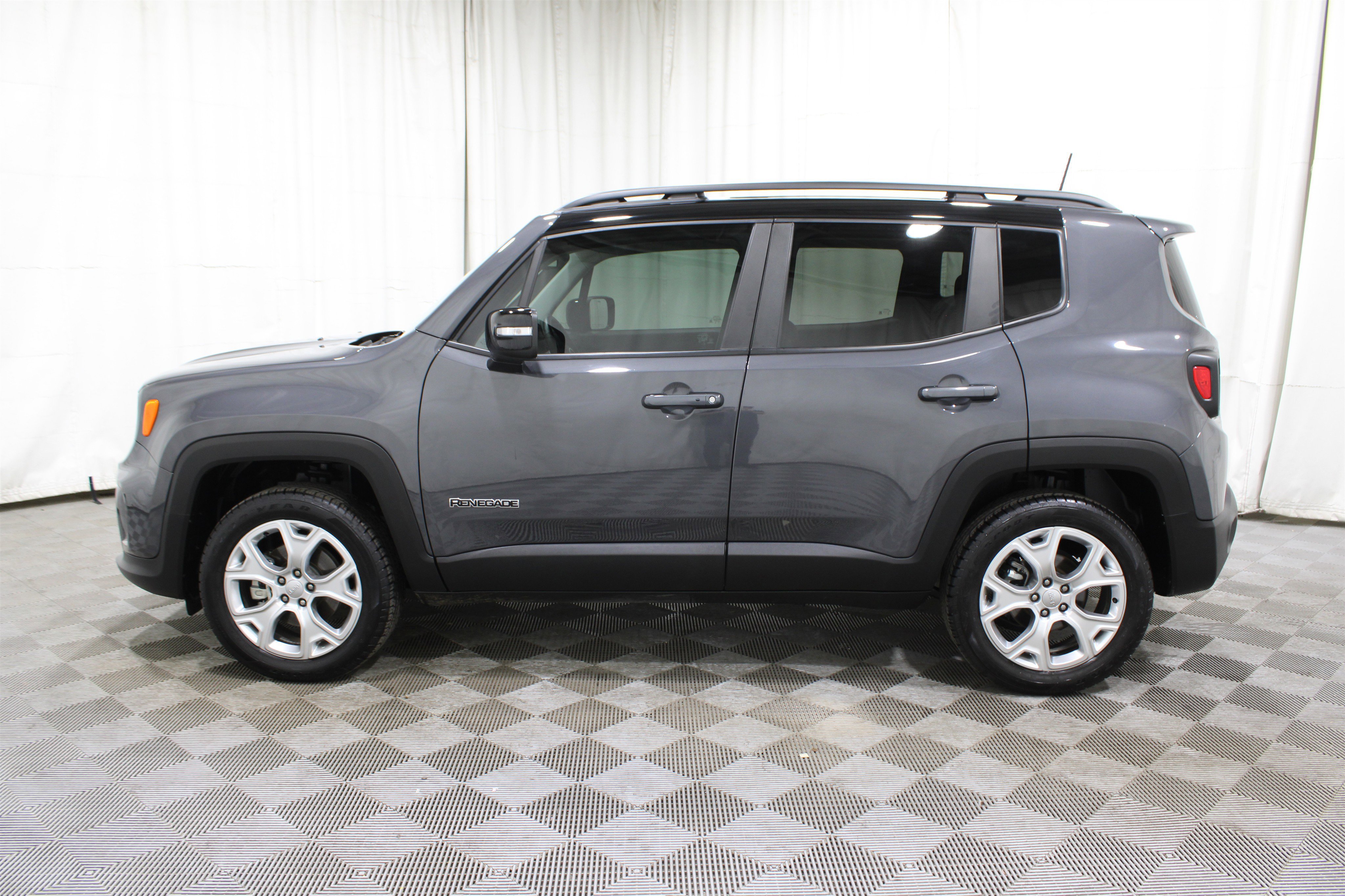 Used 2023 Jeep Renegade Limited image 38