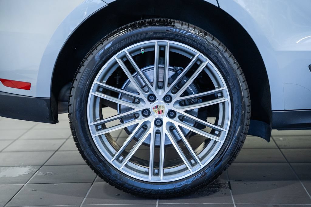Used 2022 Porsche Macan AWD/4WD image 16