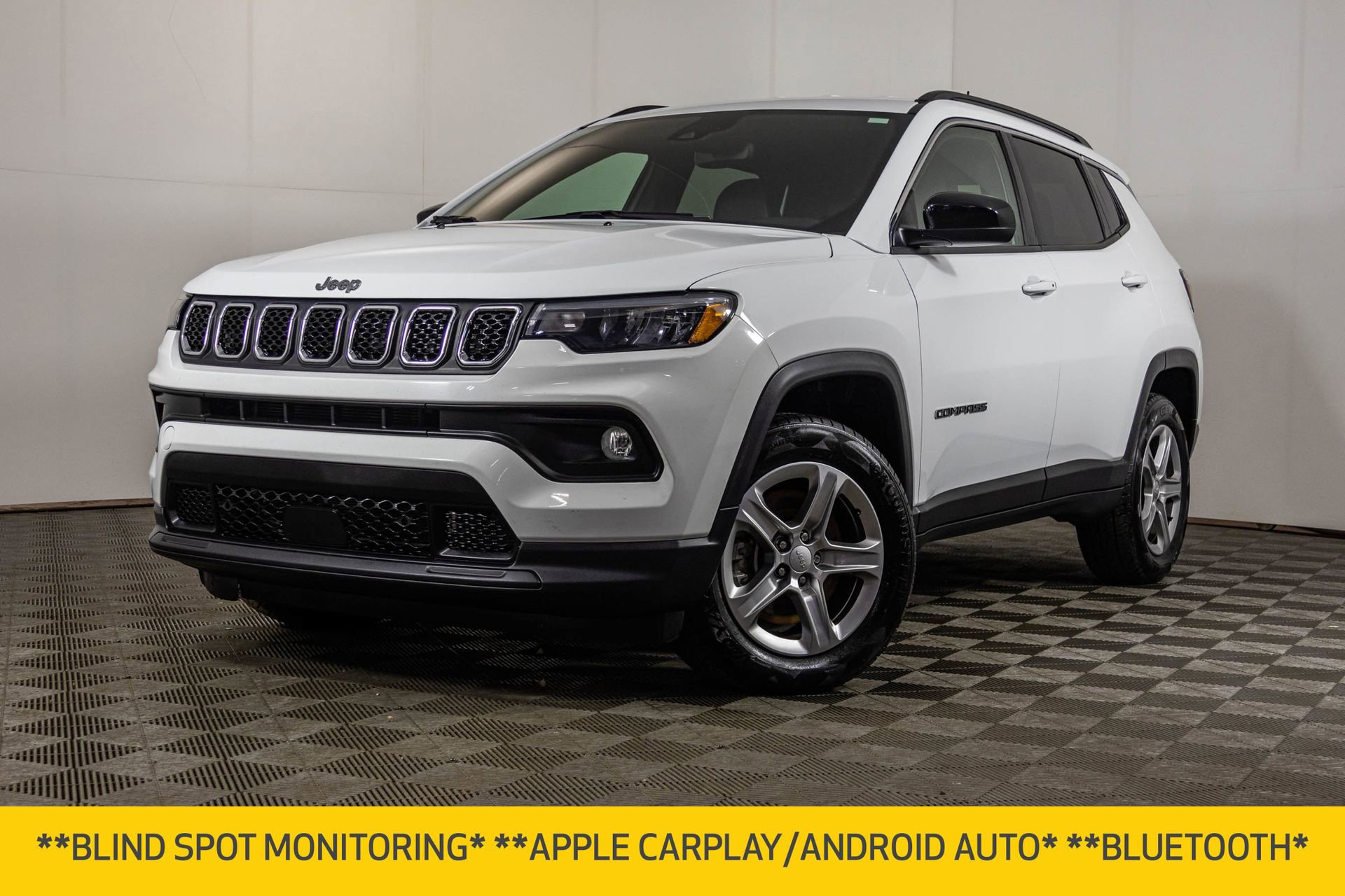 Used 2023 Jeep Compass Latitude image 2
