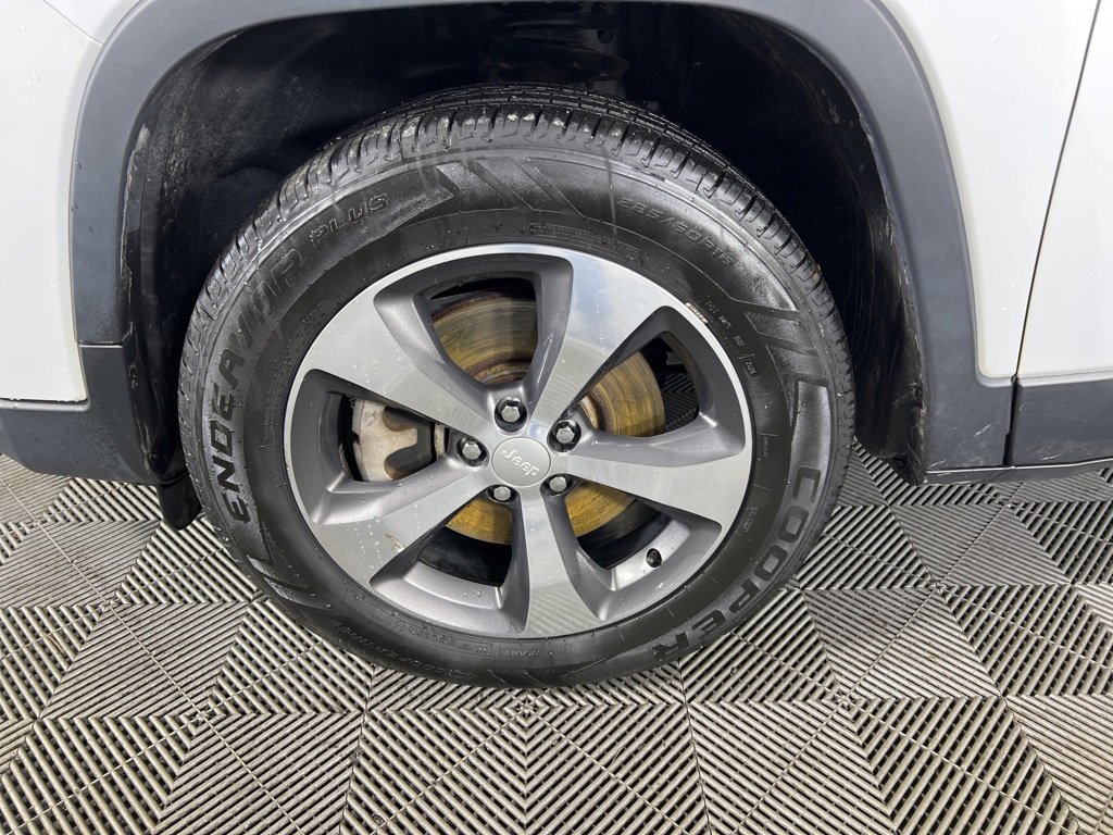 Used 2019 Jeep Cherokee Limited image 15