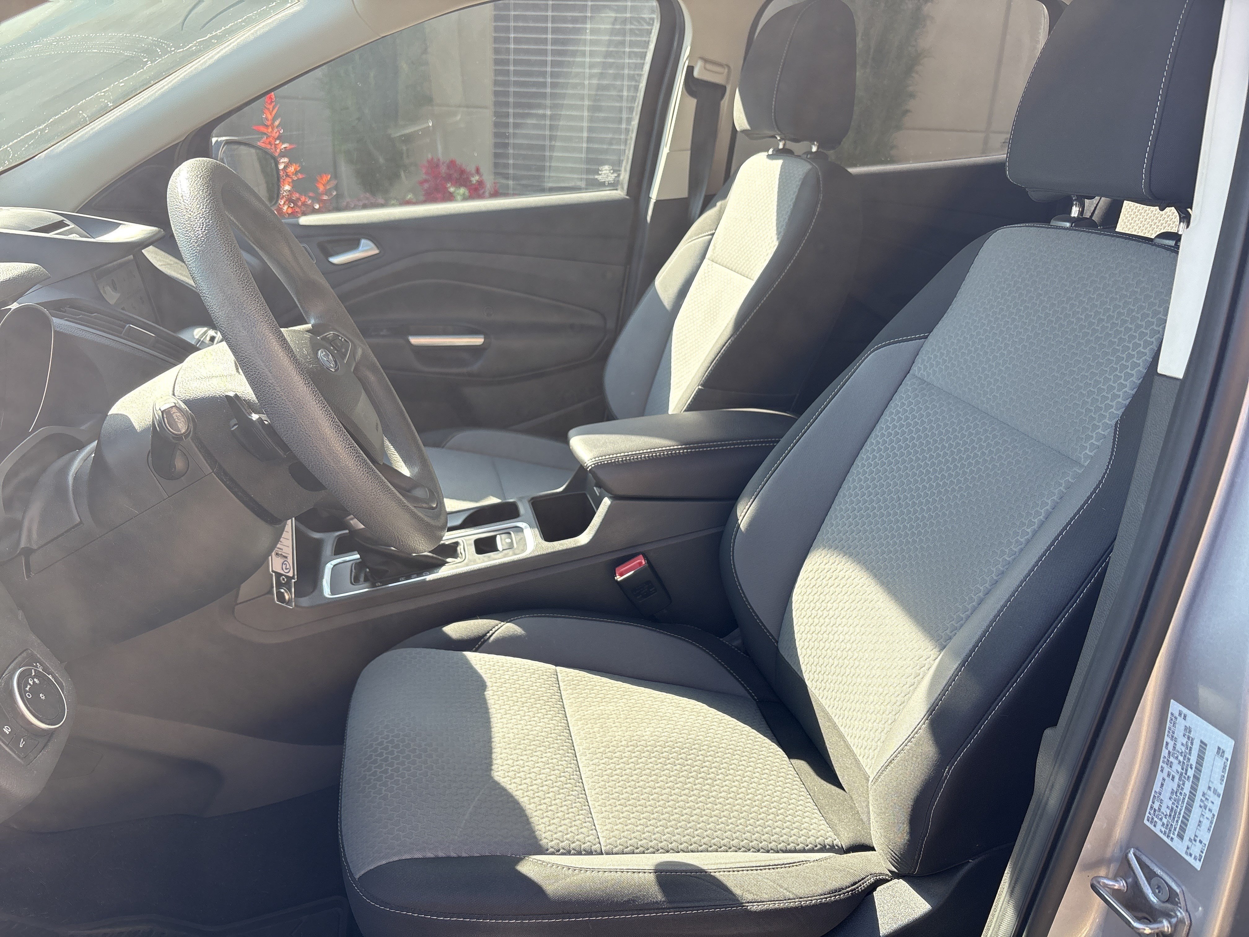 Used 2017 Ford Escape SE w/ Equipment Group 201A AWD/4WD image 16