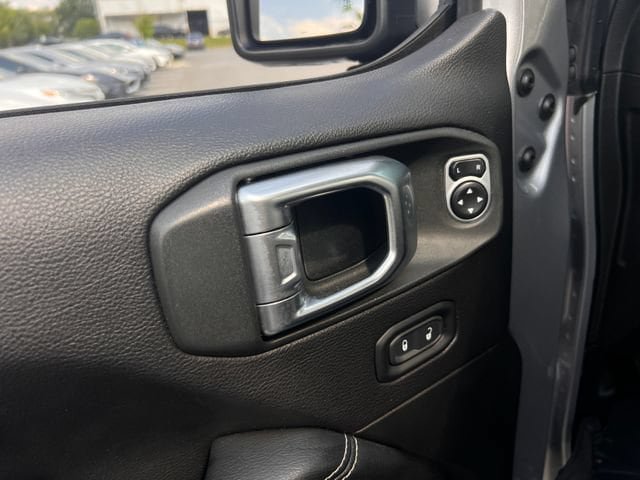 Used 2020 Jeep Gladiator Overland AWD/4WD image 11