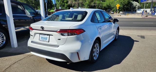 Used 2022 Toyota Corolla LE FWD image 3