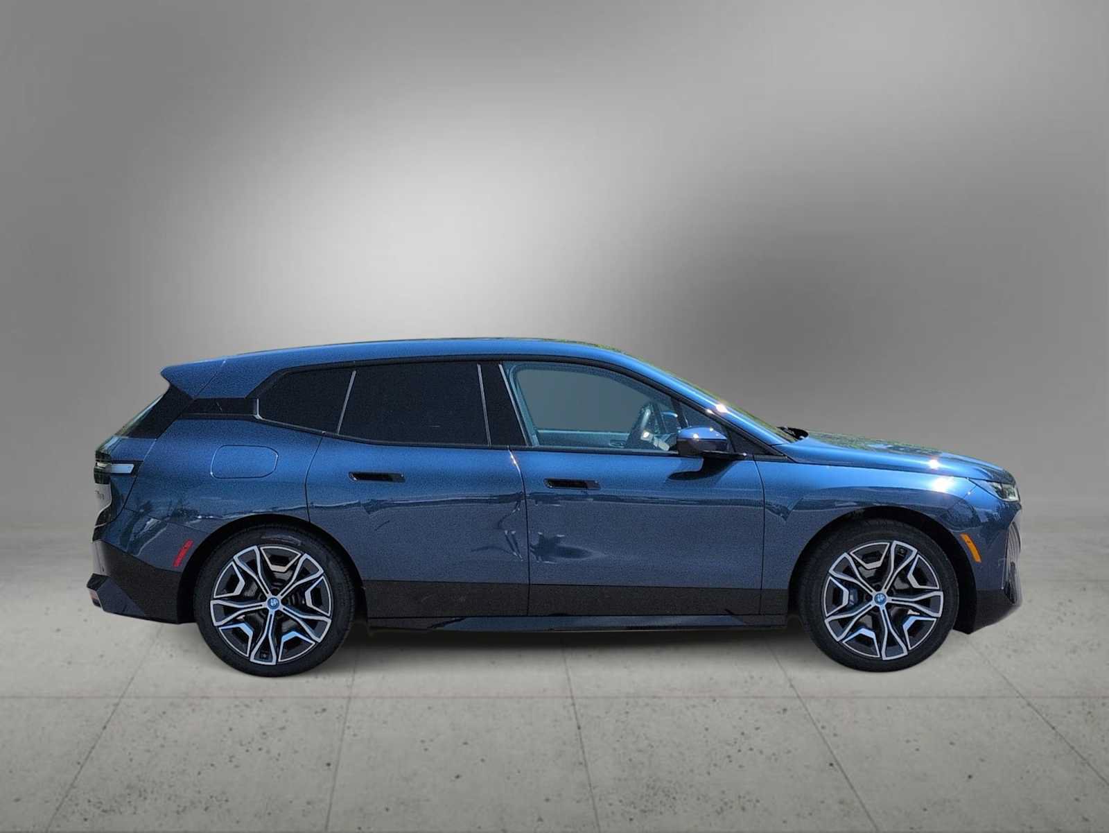 Used 2023 BMW iX M60 AWD/4WD image 9