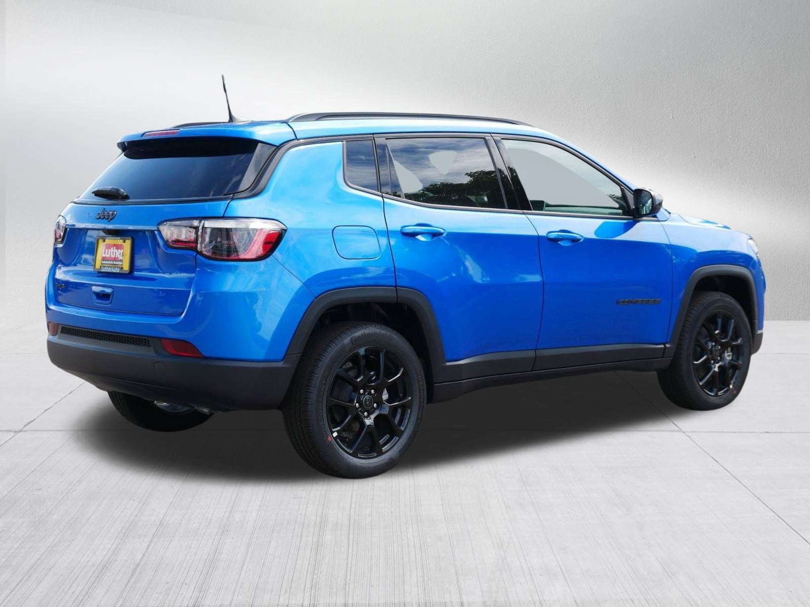 New 2026 Jeep Compass Latitude w/ Sun and Sound Group AWD/4WD image 7