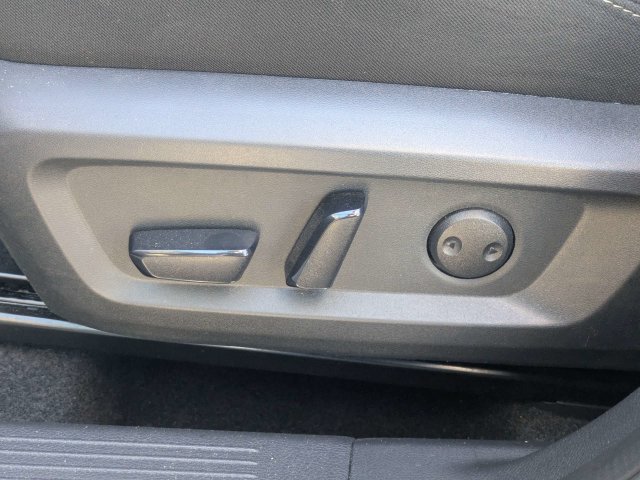 Used 2025 Nissan Rogue SV FWD image 21